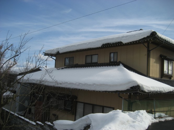 「住宅・屋根瓦への雪害と対策法」
