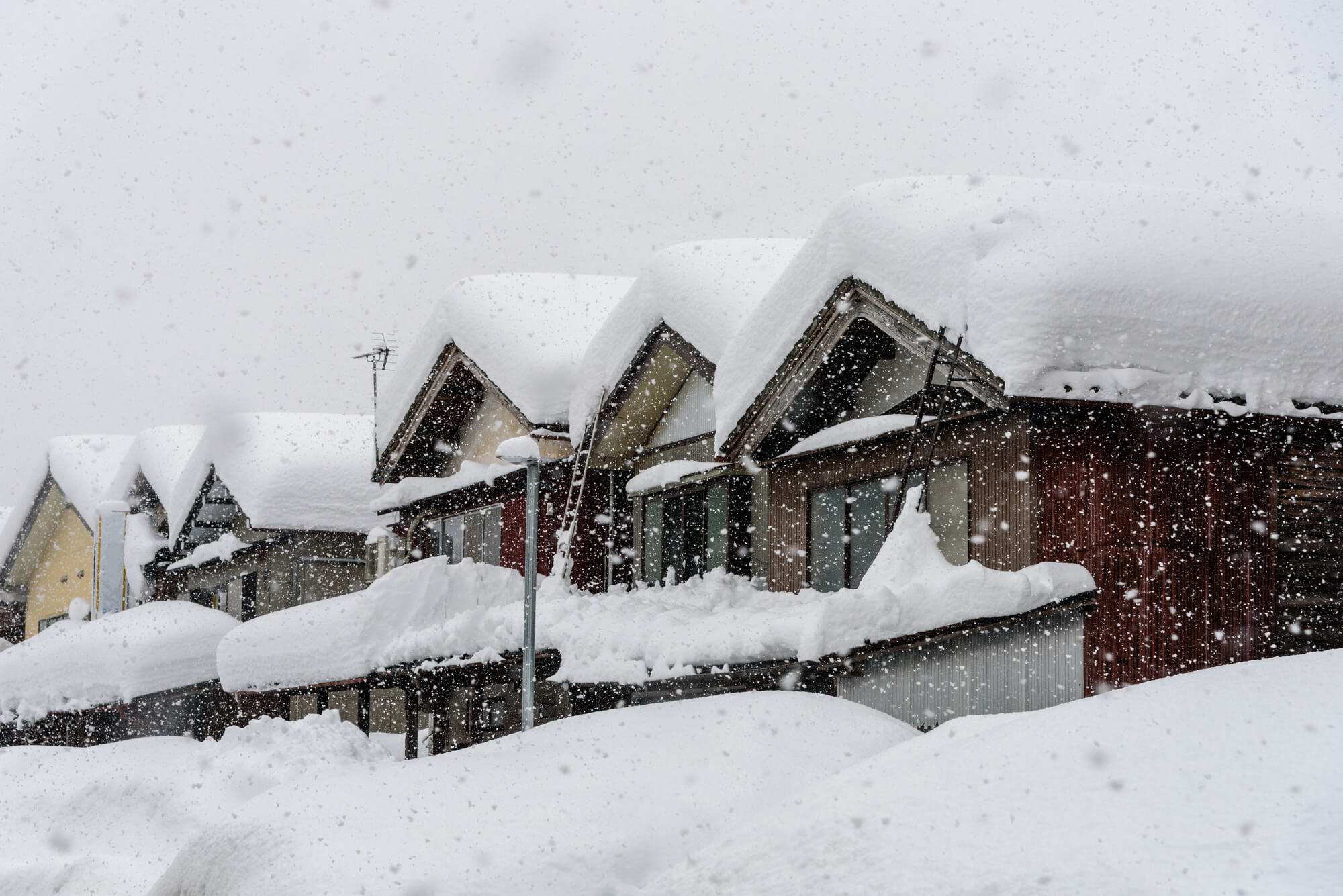 雪の多い地域でも安心して暮らせる住居に！ 積雪に強い屋根にする方法